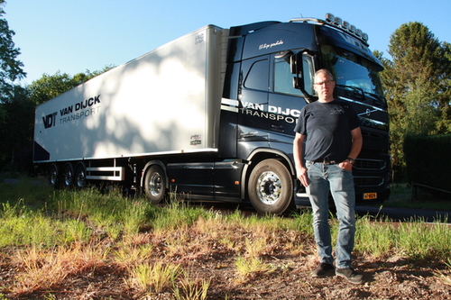 Applaus voor vrachtwagenchauffeur Bart de Bakker!