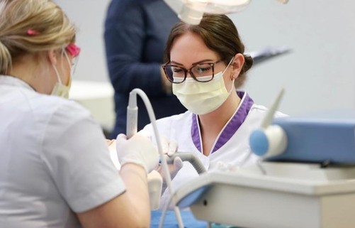 Applaus voor tandartsassistente Melissa Balduk!