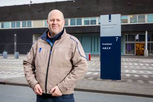 Michel is luisterend oor voor jongeren in de cel